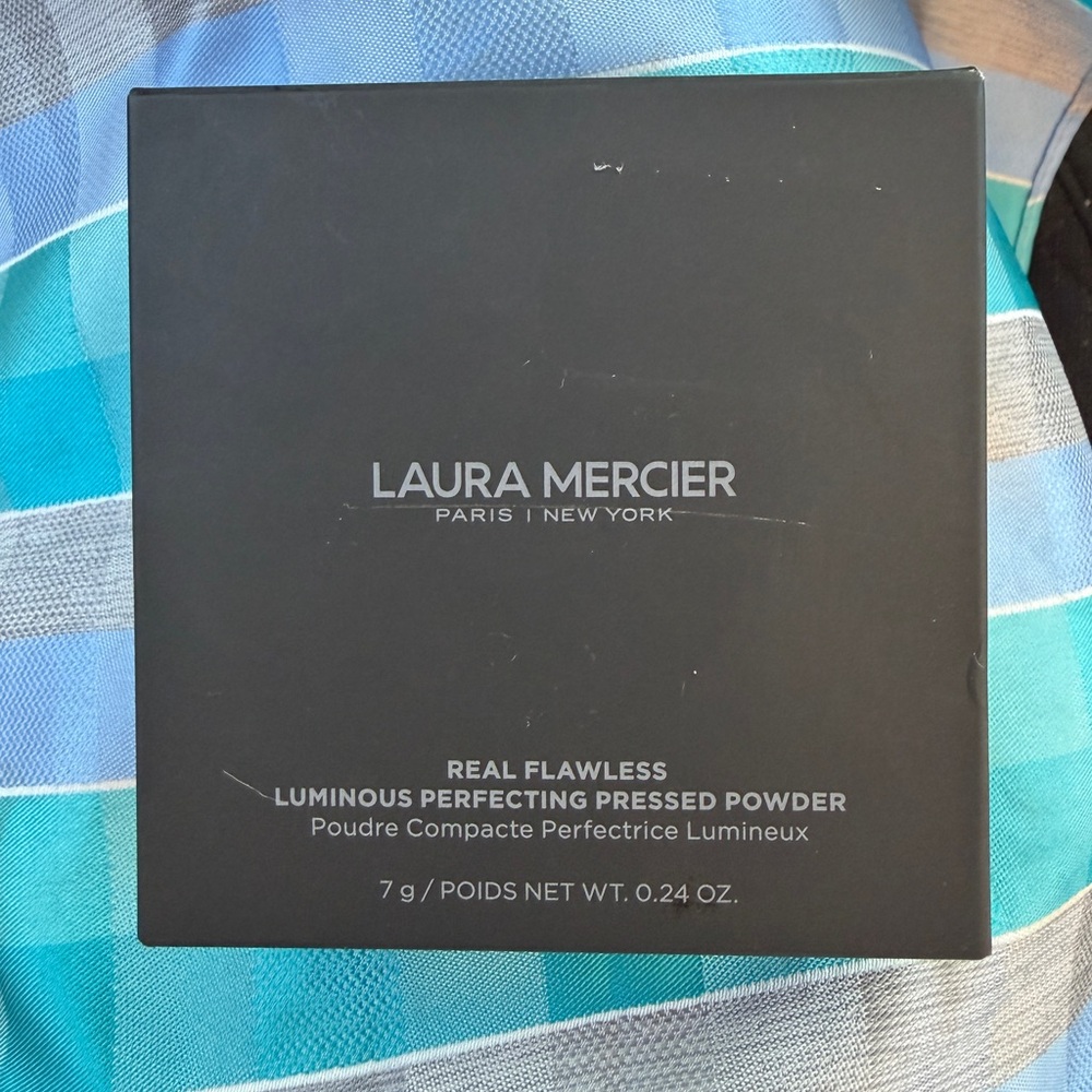 laura mercier Black Compact Luminous Perfecting Pressed Powder